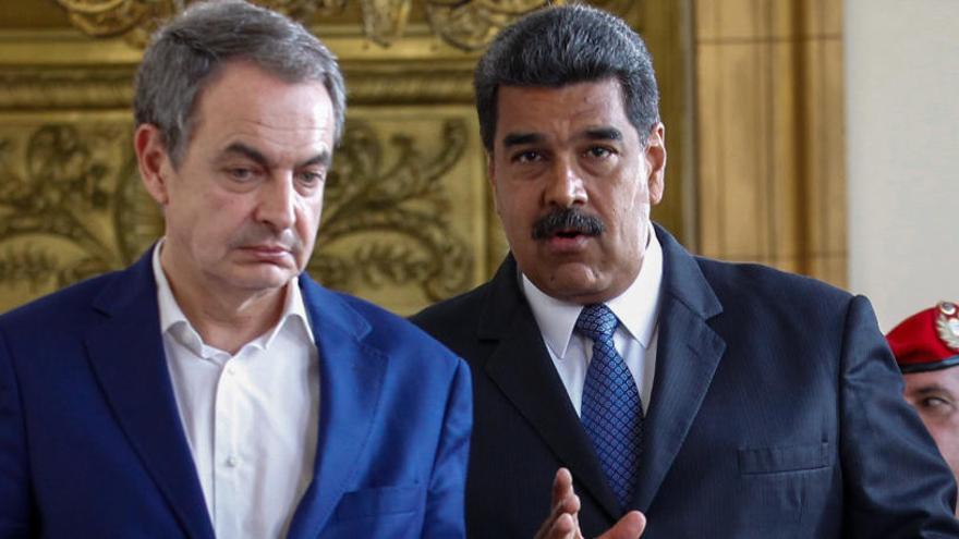 Zapatero junto a Nicolás Maduro en Caracas.