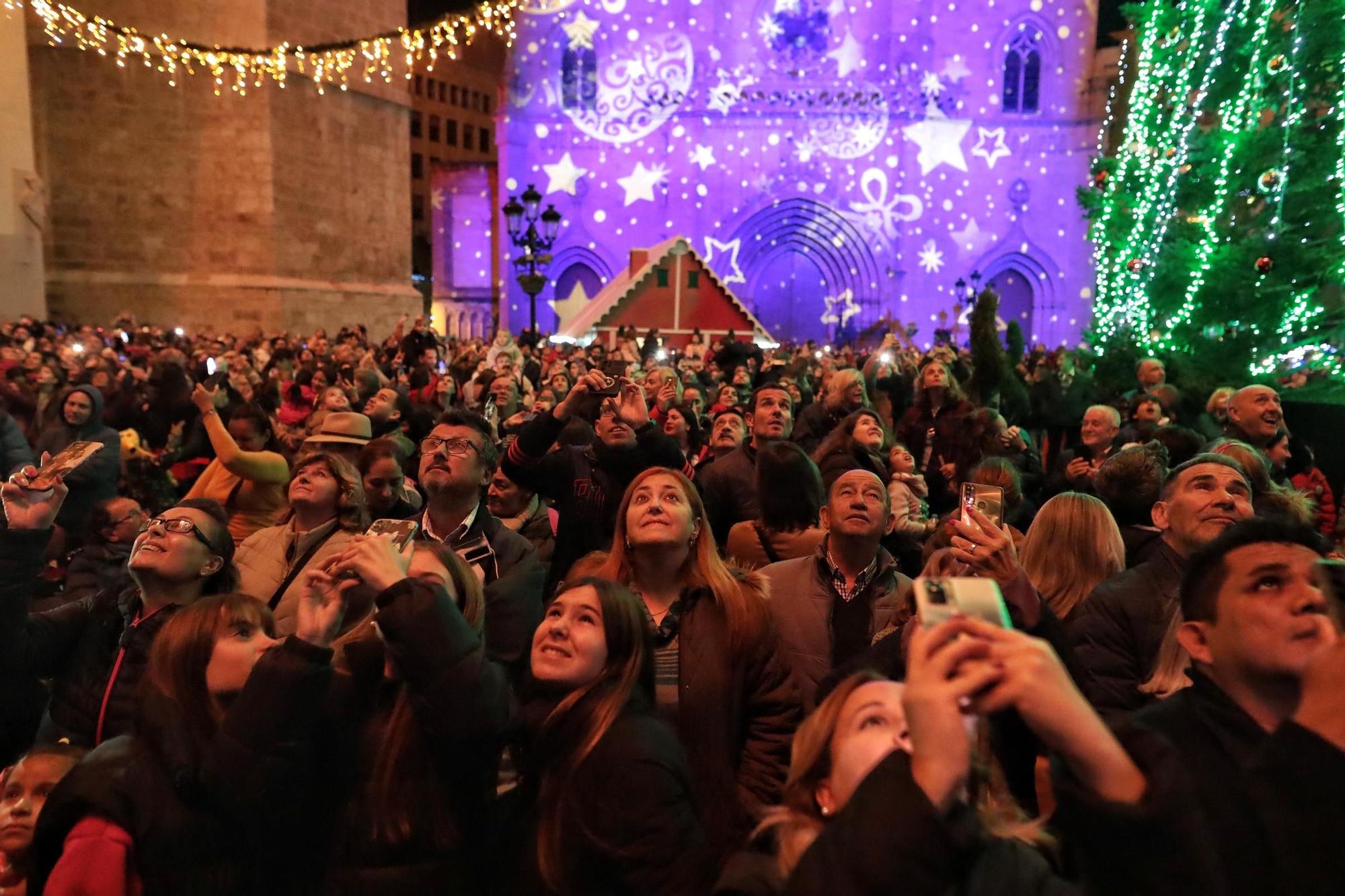 Las mejores imágenes del encendido de luces en la Plaza Mayor de Castelló