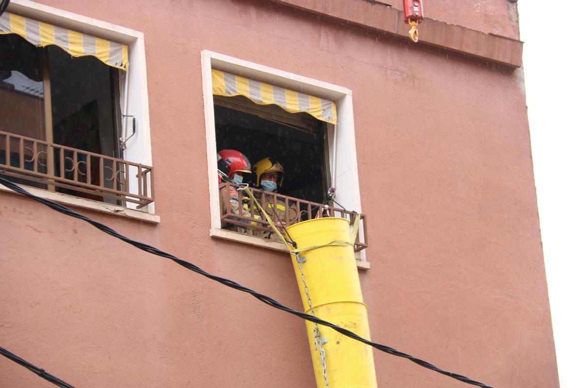 Els Mossos apunten «problemes als materials» com a causa de l’enfonsament mortal del pis de Sabadell