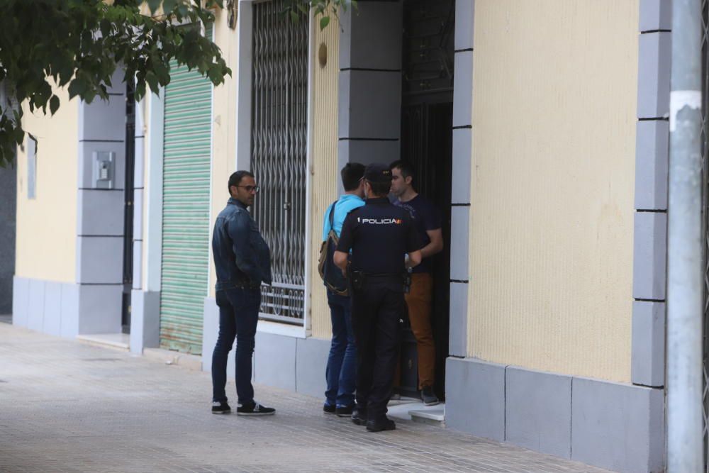 Hallan degollada a una mujer embarazada en su casa de Xàtiva