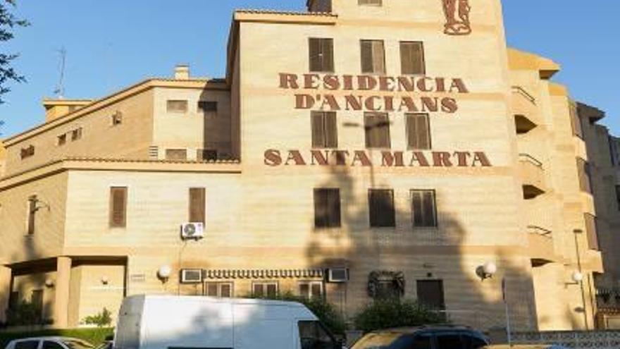 El pleno evidencia la división de los grupos políticos sobre la defensa del Asilo Hospital