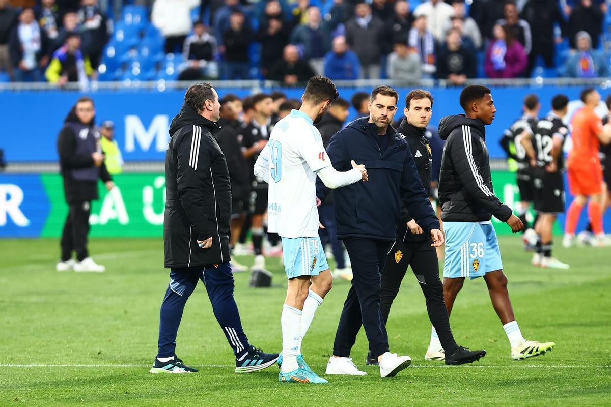 Rubén Sellés saluda a Kodro al terminar el partido de este sábado.