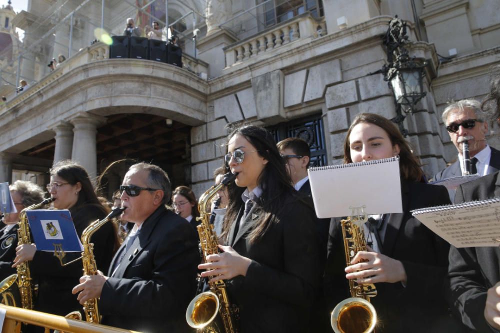 Búscate en el público de la mascletà del 1 de marzo