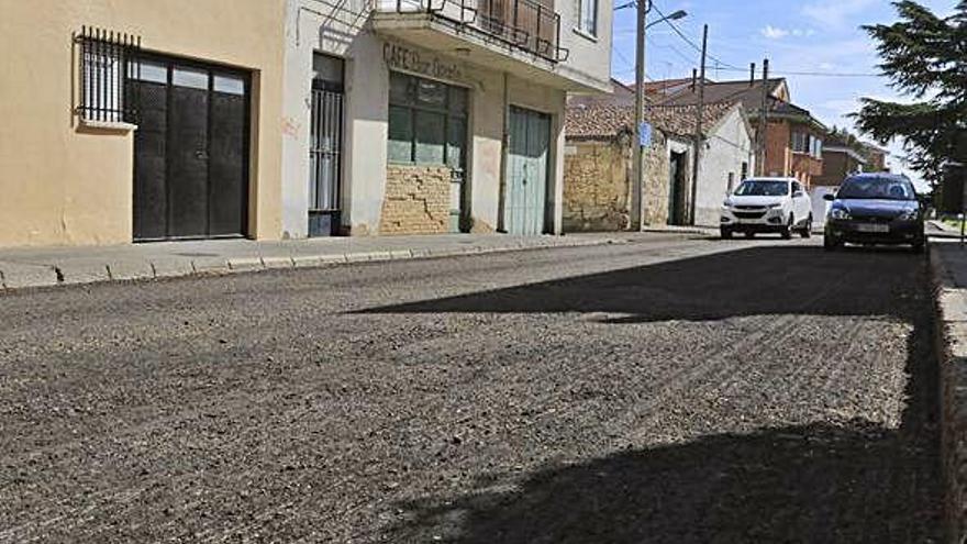 Imagen de una de las calles fresadas que aún no ha sido asfaltada por la empresa.