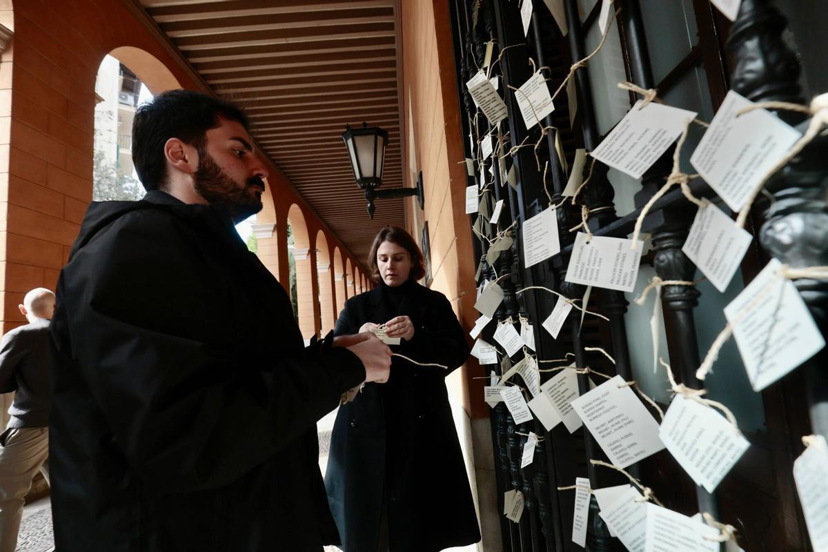 Unas 200 personas protestan contra la derogación de la ley de Memoria Democrática Unas 200 personas protestan contra la derogación de la ley de Memoria Democrática