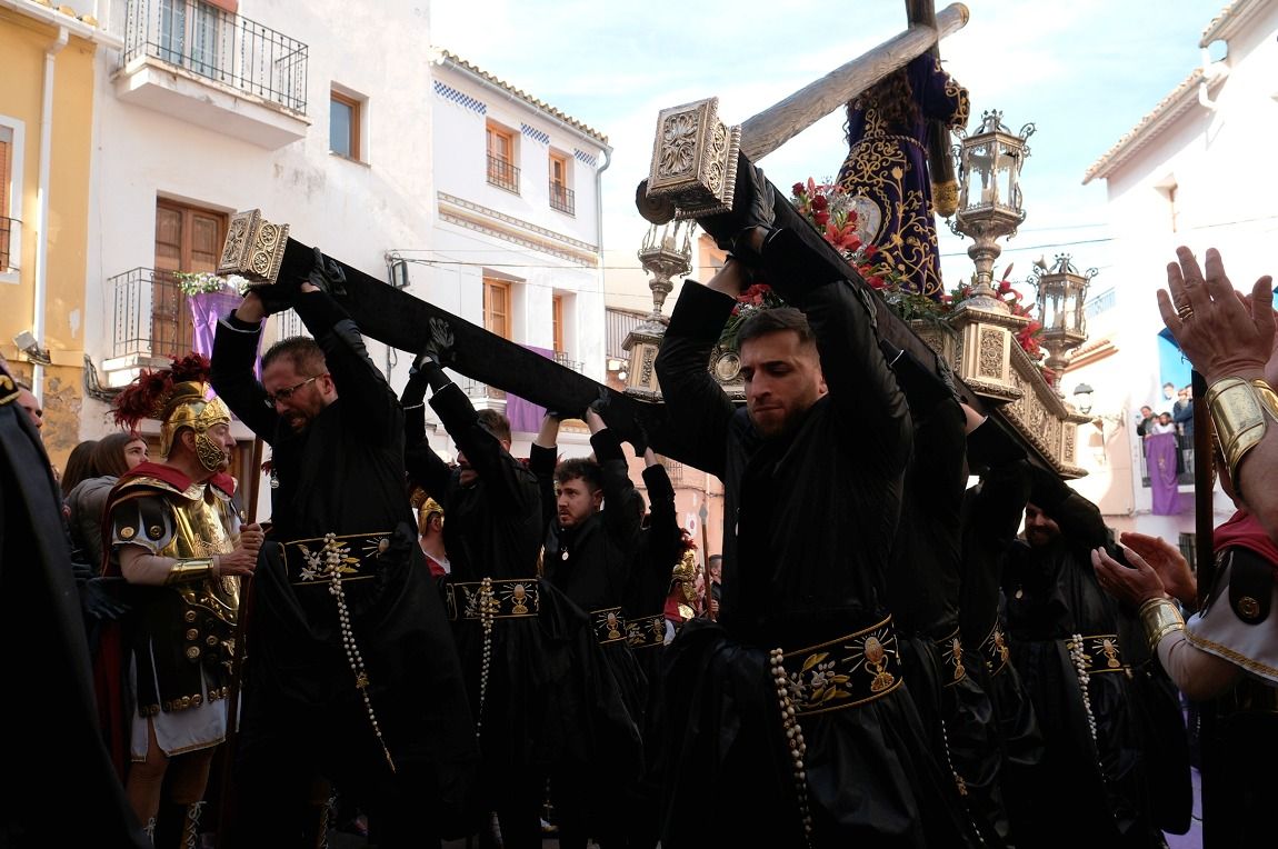 Masivo Via crucis de madrugada en Sagunt