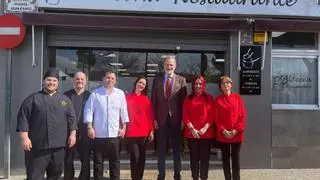 Felipe VI come en un restaurante de Aldaia afectado por la dana
