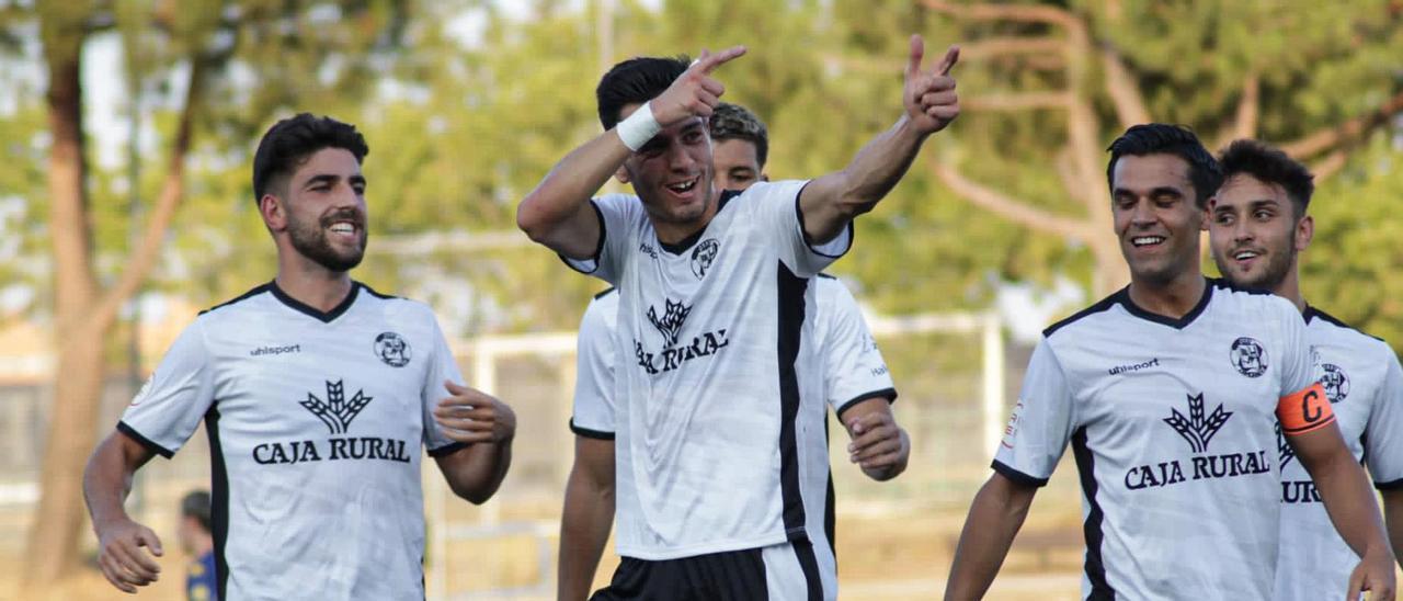El Zamora CF celebra el gol de Altube