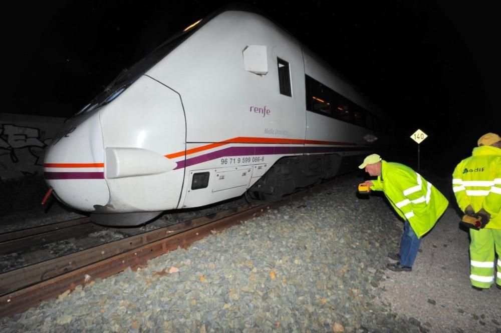 Un tren averiado en Torrellano interrumpe la circulación entre Cartagena y Valencia