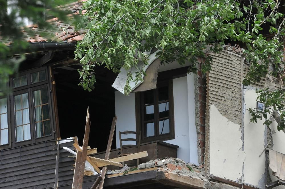 Un argayo obliga a desalojar un pueblo en Lena