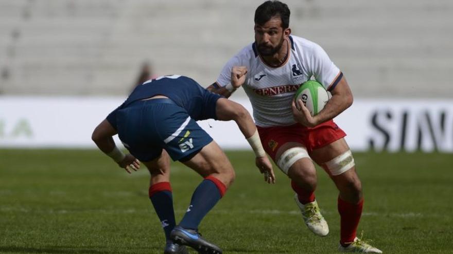 Javier de Juan, con el balón, en un partido de la selección nacional de rugby 7.