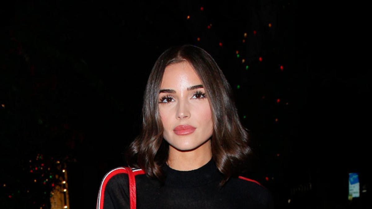 Olivia Culpo con pantalones de cuero negros