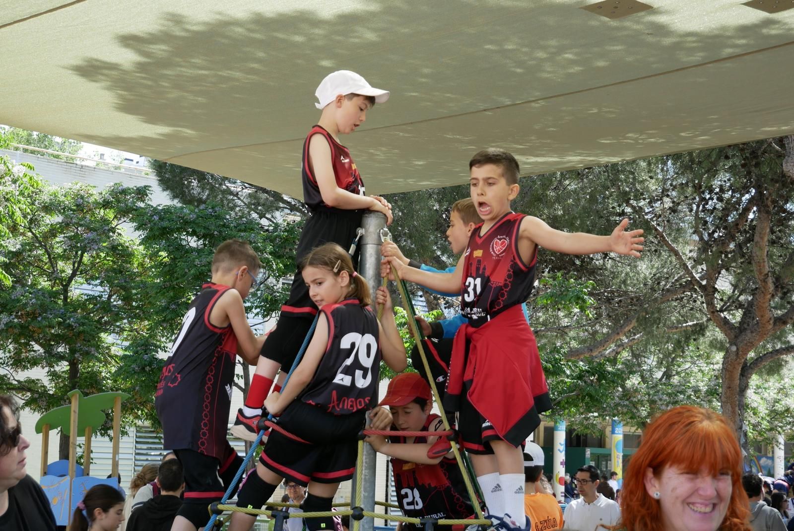 En imágenes | El colegio Doctor Azúa celebra su multitudinario torneo nacional de balonesto
