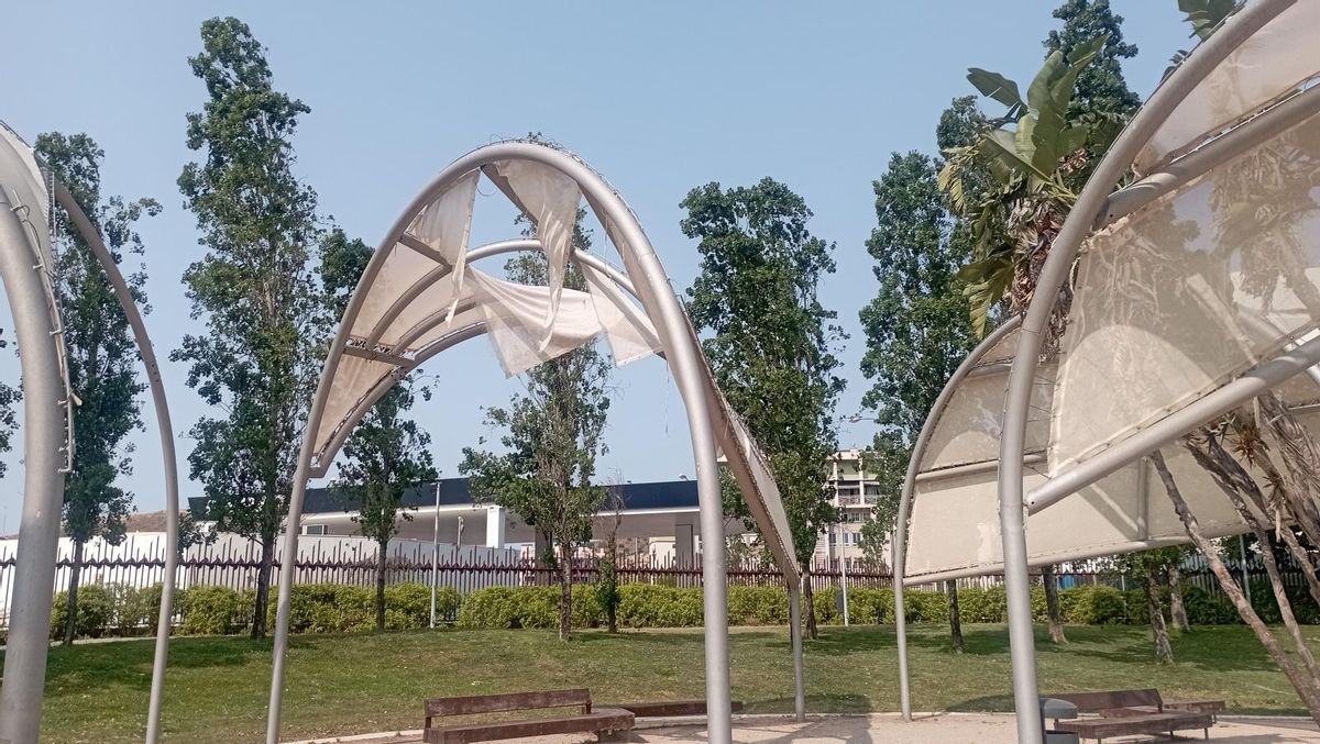 Otro de los toldos del Parque de la Alegría, este mes.