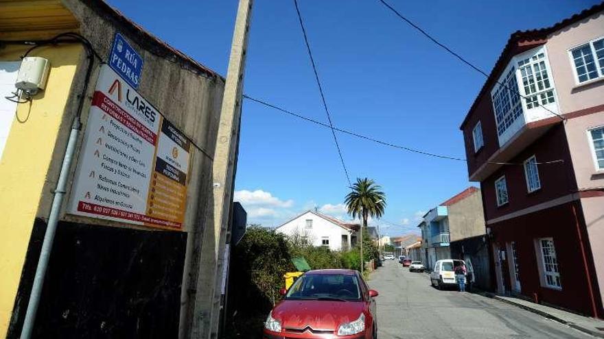 El suceso se produjo en la calle Pedras, en Vilaxoán. // Iñaki Abella