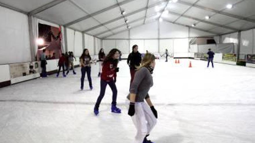 Benidorm adjudica la pista de hielo a cambio de animación para niños