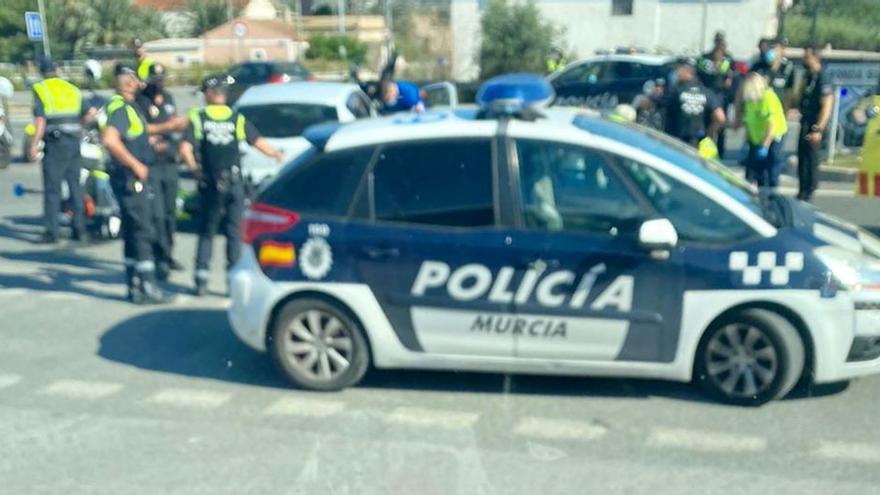 Policía en el lugar del accidente.