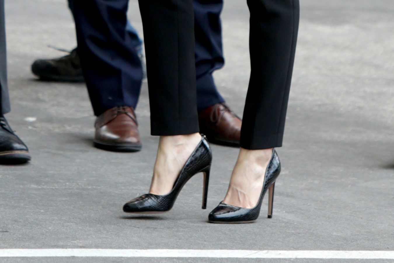 Letizia Ortiz con zapatos negros de Hugo Boss