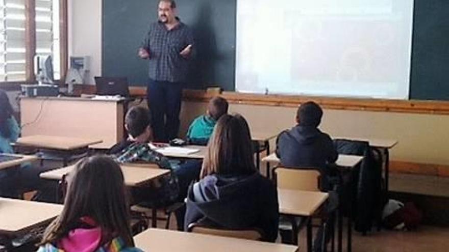 Marc Arnau en una de les classes a l&#039;escola Arrels