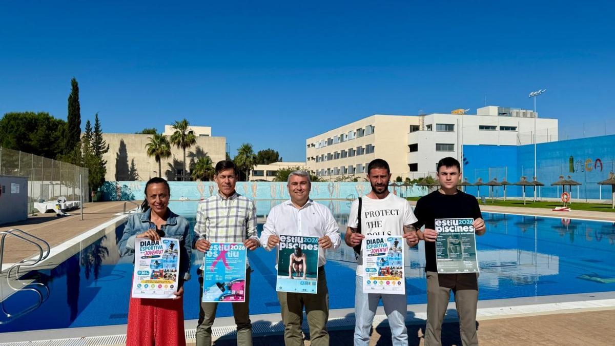 Las autoridades han presentado el programa en las piscinas municipales del polideportivo Mateu Cañellas.