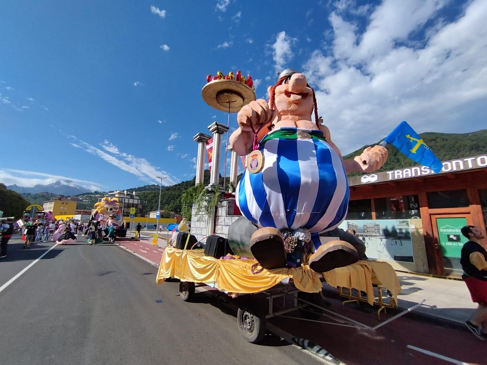 Así están siendo el Descenso Folklórico del Nalón, con 7.000 navegantes