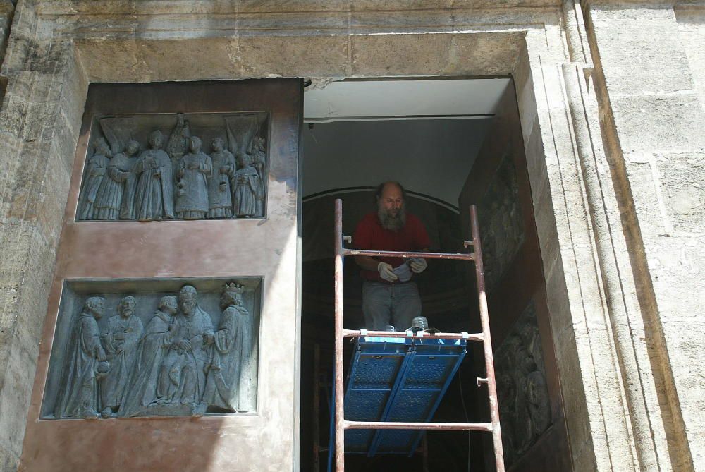 Inauguración de las puertas de bronce de la Basílica en 2005