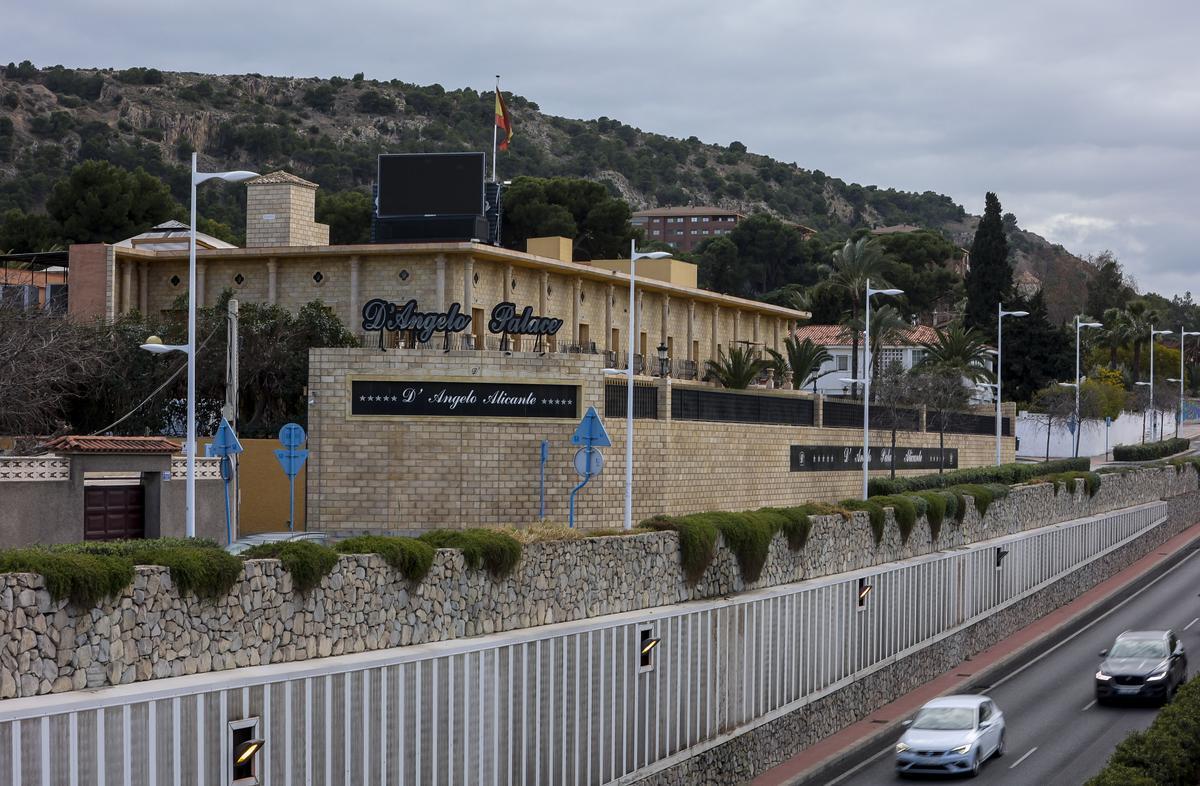 Vista exterior del D’Angelo Palace, club de alterne en Alicante.