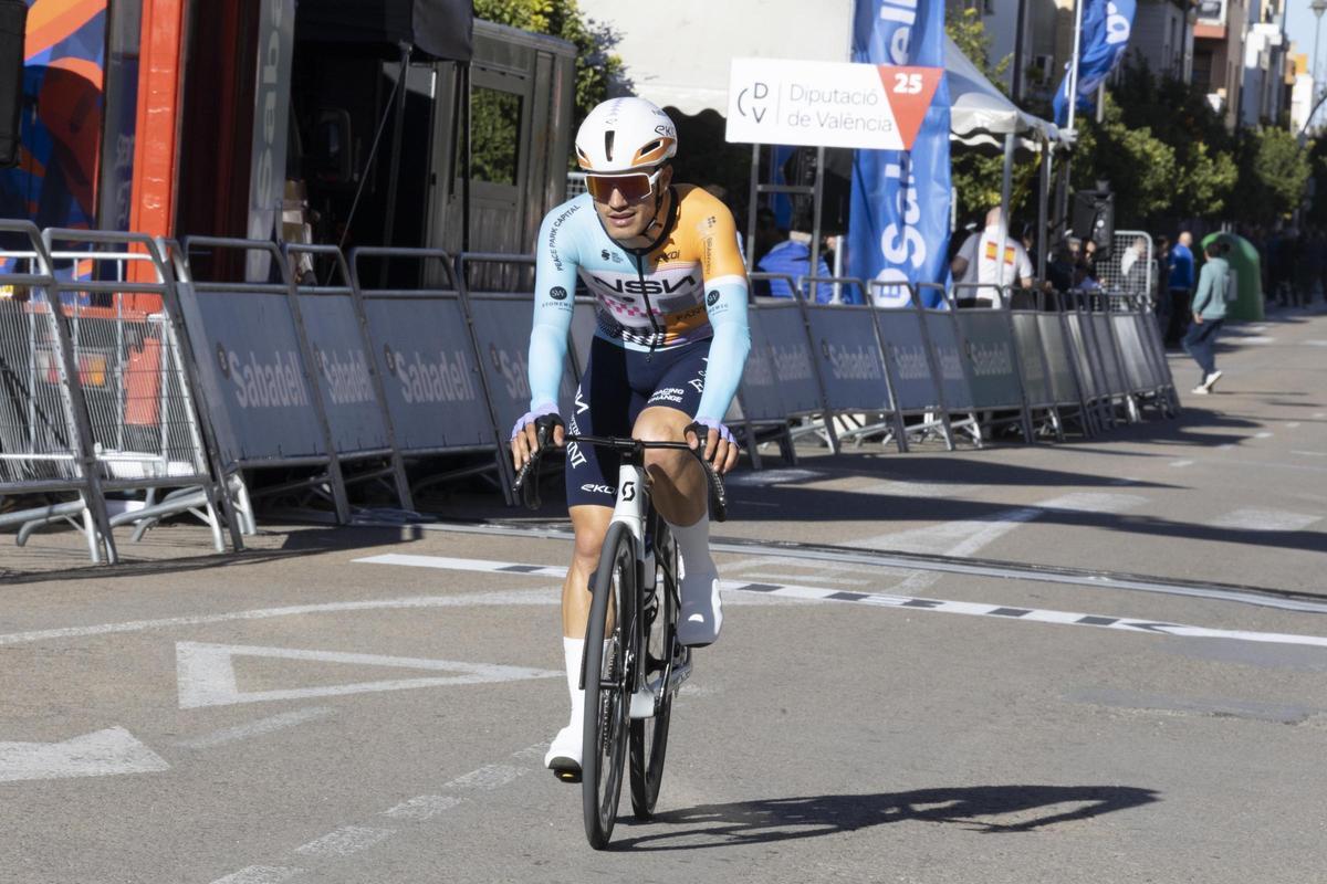 El ciclista de Moixent Pau Martí en la contrarreloj de la Volta Ciclista a la Comunitat Valenciana.
