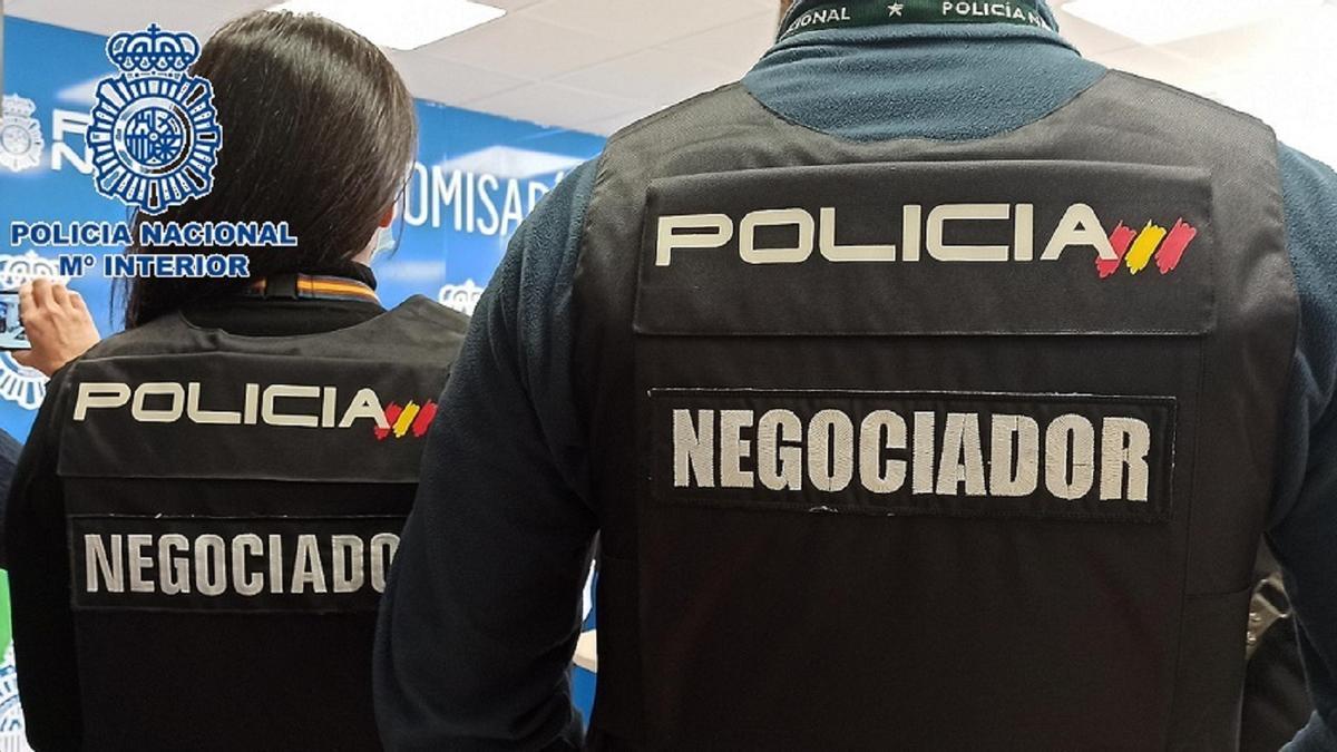 Negociadores de la Policía Nacional.