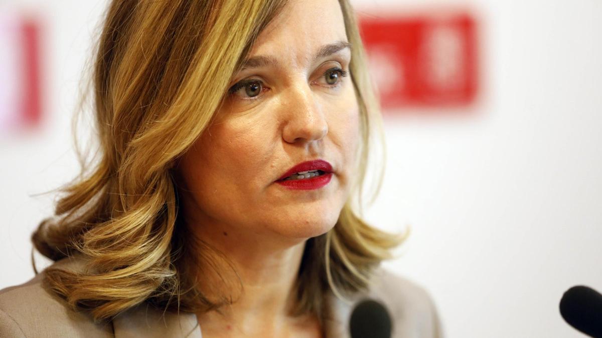 La secretaria general del PSOE Aragón, ministra de Educación y portavoz del Gobierno de Sánchez, este lunes en la sede del partido en Aragón.