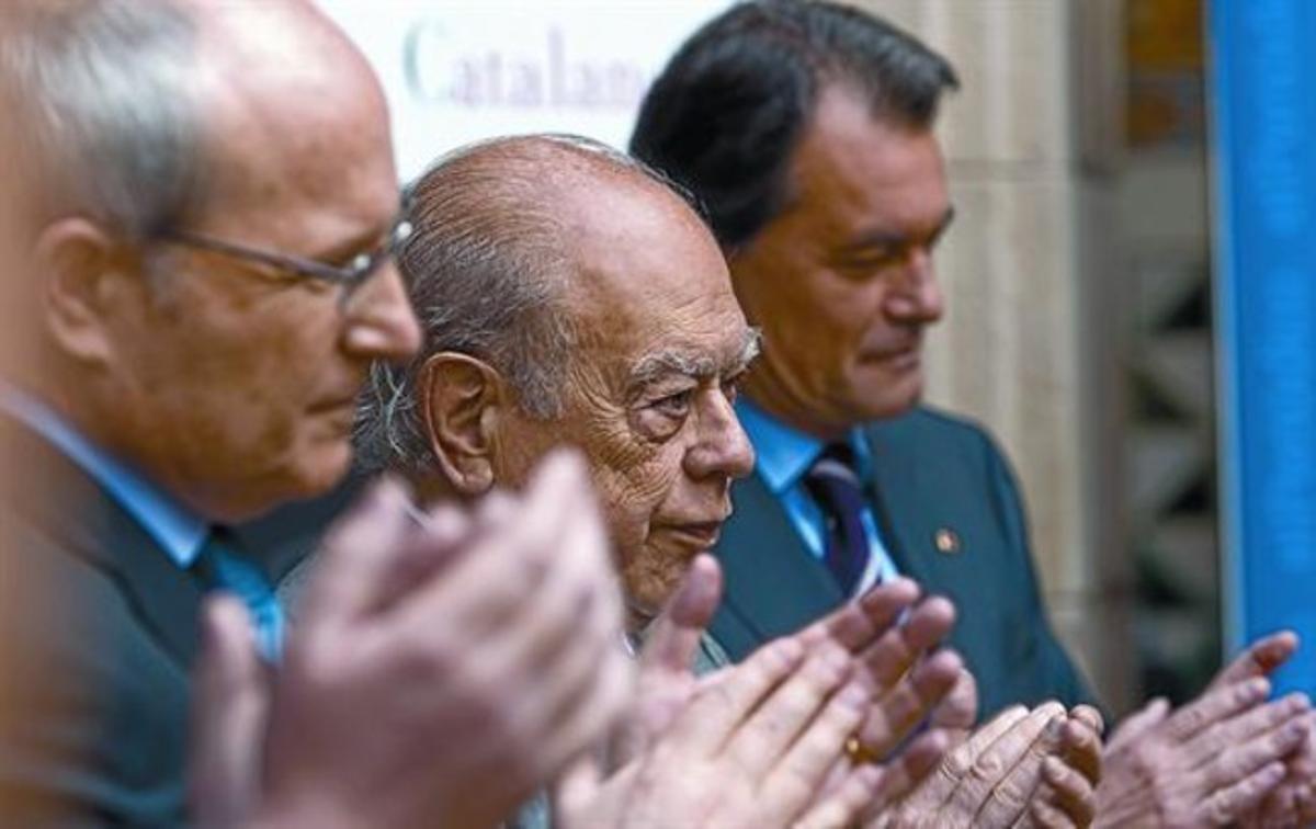 Presidents 8 Els expresidents de la Generalitat José Montilla i Jordi Pujol, i l’actual titular, Artur Mas, en la inauguració de l’exposició, ahir.