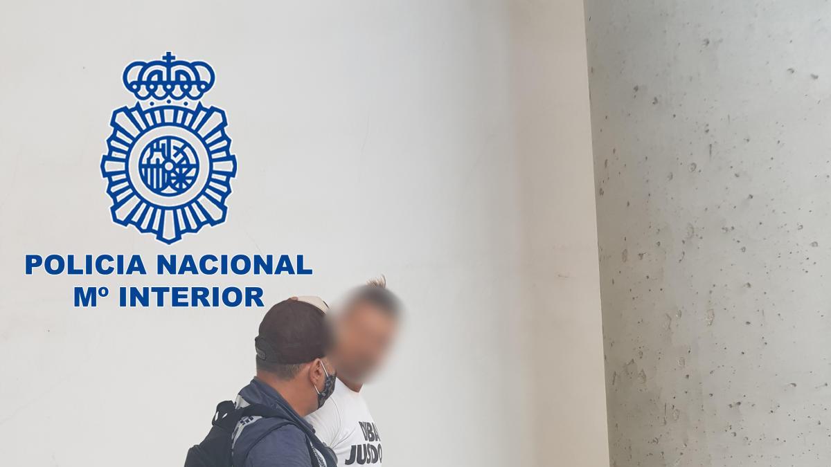 La Policía Nacional ha detenido a una persona buscada por las autoridades alemanas por introducir más de 30 kilos de marihuana en aquel país