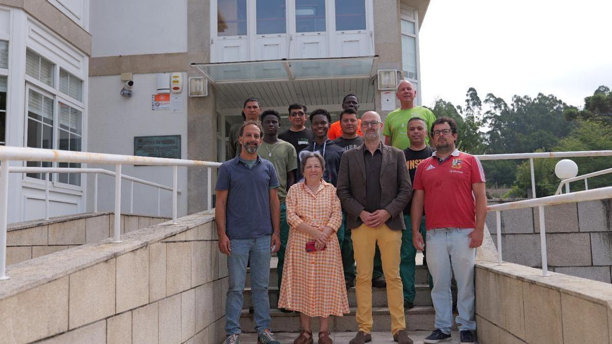 Impulsores y participantes en la formación especializada en trabajos forestales básicos.