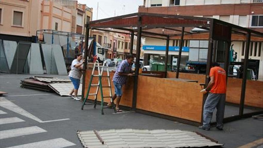 Arranca el montaje del mesón de vino con 6 casetas para el viernes