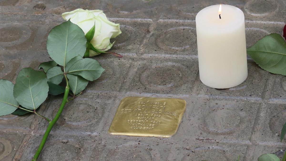 La llamborda stolpersteine instal·lada a Sant Salvador de Guardiola per retre homenatge a Bonifaci Servitja 