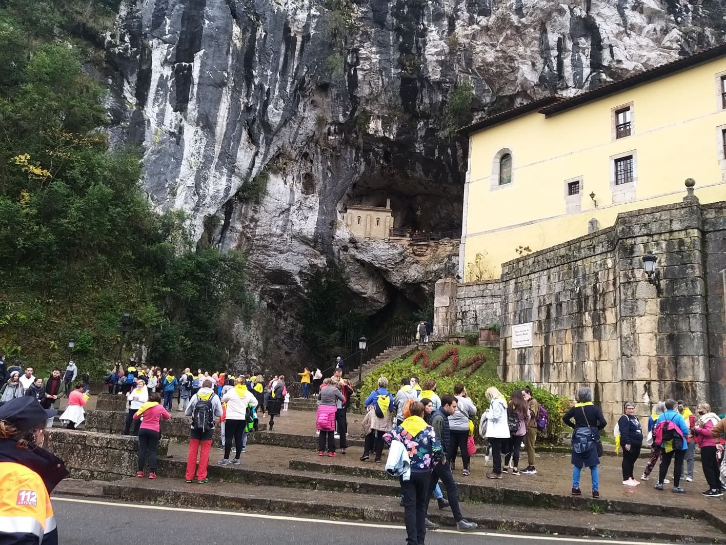 300 personas marchan a pie a Covadonga contra el cáncer infantil