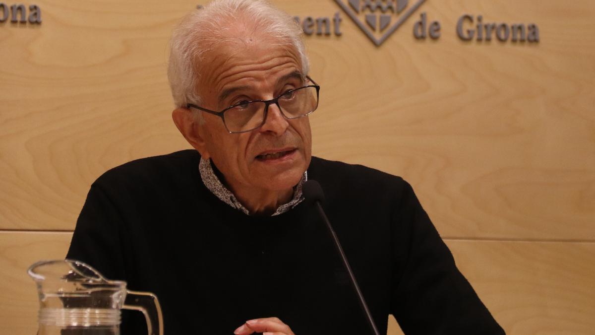 Pla tancat del regidor de Neteja i Recollida de Residus de Girona, Eduard Berloso, en una roda de premsa el 25 d'octubre de 2021. (Horitzontal)