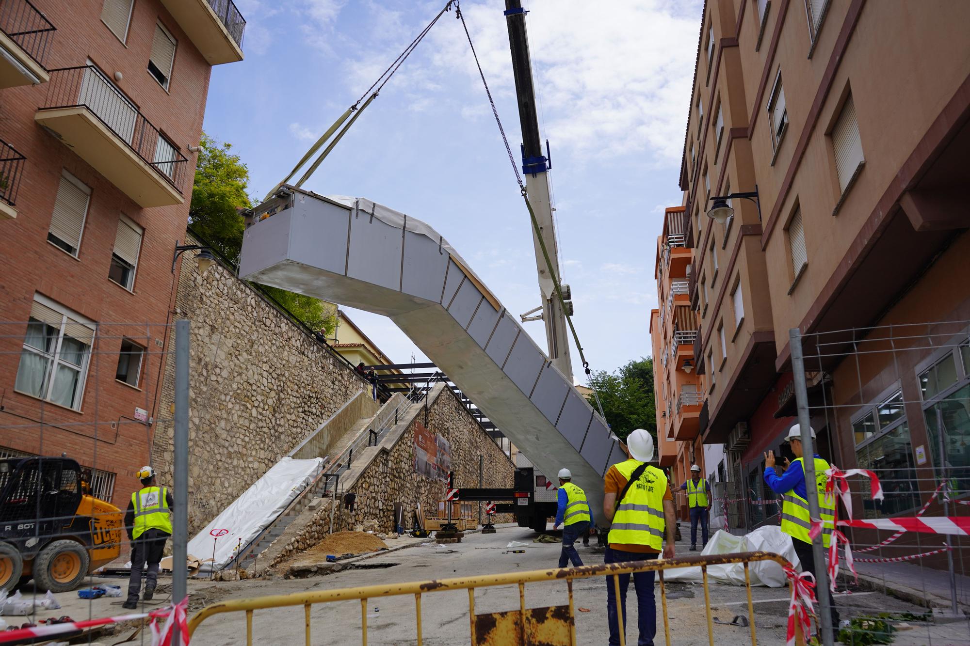 Inician el montaje de las escaleras mecánicas del Mercat de Ontinyent