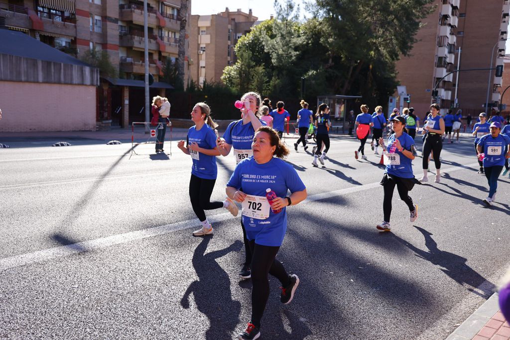 Imágenes del recorrido de la Carrera de la Mujer: avenida Pío Baroja y puente del Reina Sofía (I)