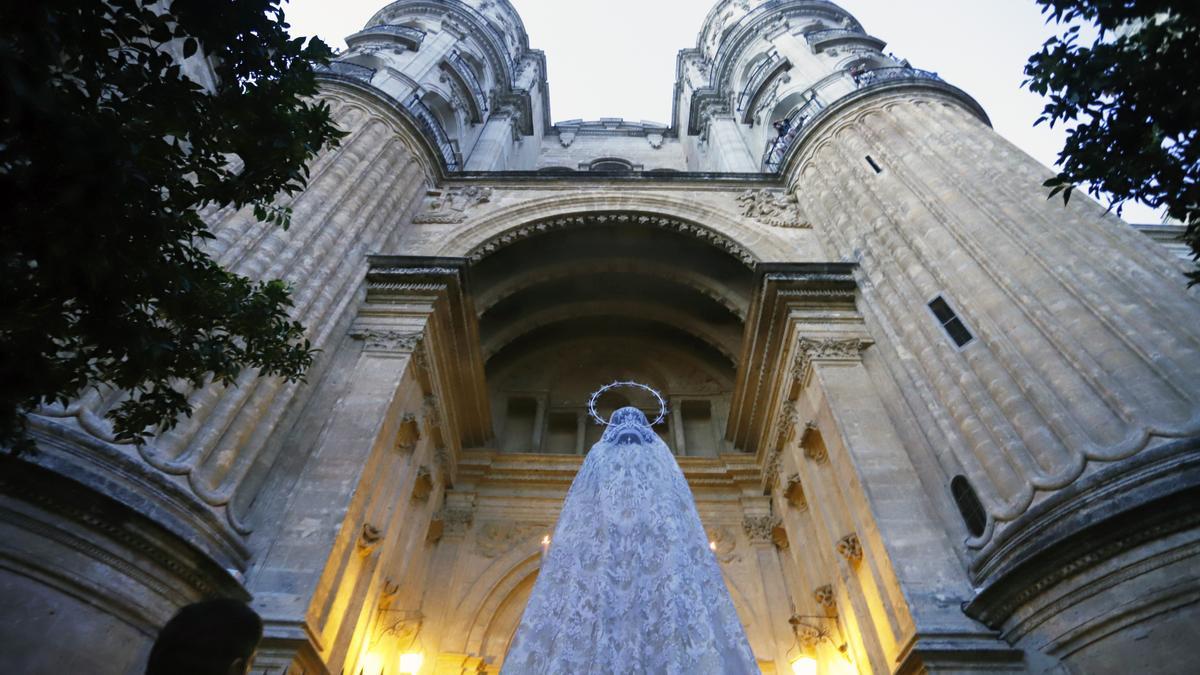 Madrugada de traslados para la veneración 'El Verbo Encarnado' en la Catedral