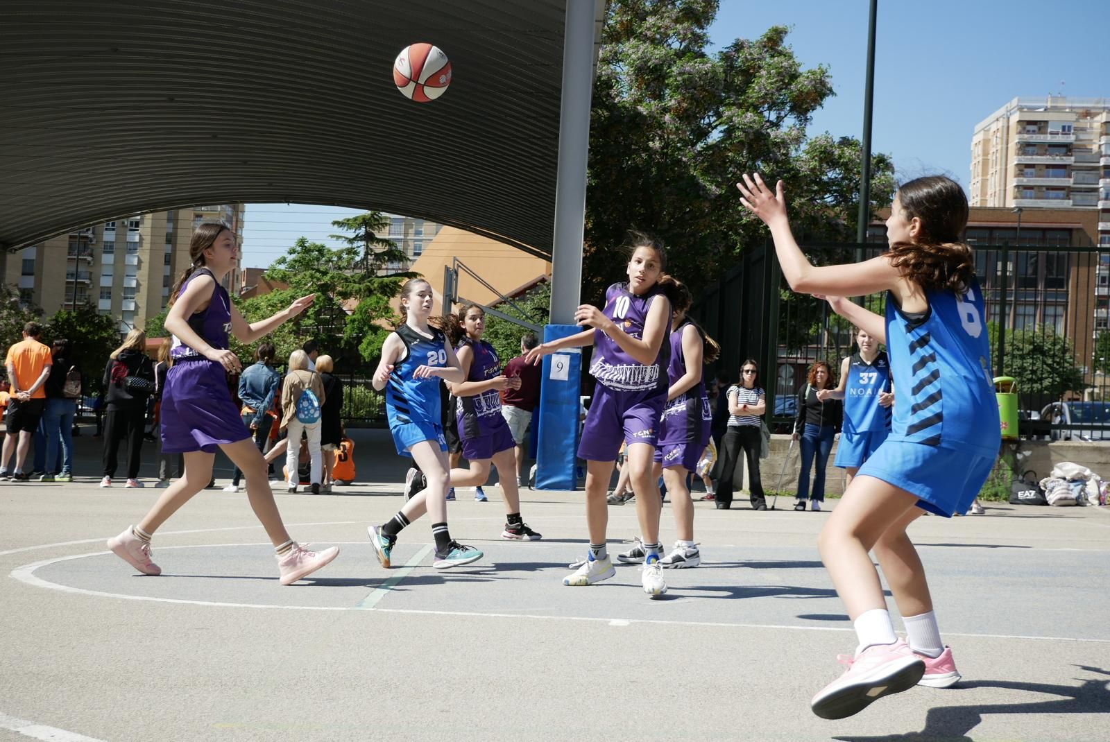 En imágenes | El colegio Doctor Azúa celebra su multitudinario torneo nacional de balonesto