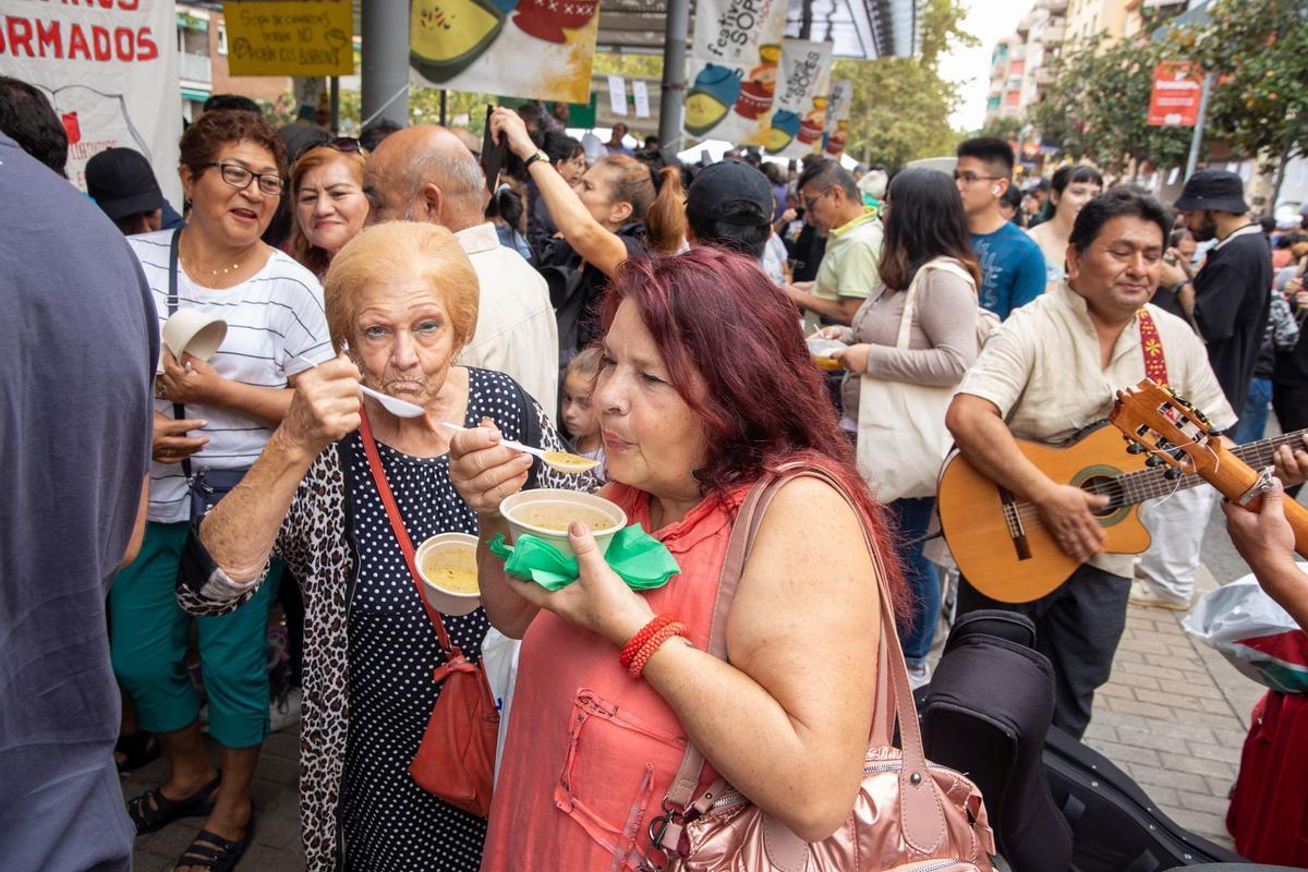 Éxito en la 18ª edición del Festival Sopes del Món, celebrado en la Marquesina de la Via Júlia, Nou Barris.