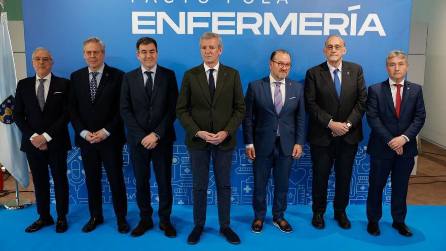 De izquierda a derecha, Juan José Nieto Roig, Antonio Gómez Caamaño, Román Rodríguez, Alfonso Rueda, Antonio López, Manuel Reigosa y Ricardo Cao, ayer, en Santiago. | Xoán Álvarez
