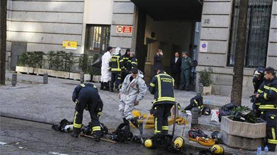 Un incendio en el Ministerio de Defensa provoca una densa columna de humo