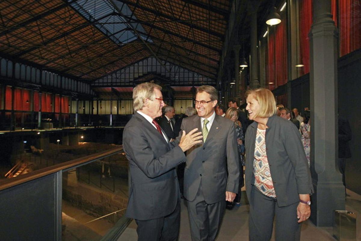 El president català, Artur Mas (centre), l’alcalde de Barcelona, Xavier Trias, i la presidenta del Parlament, Núria de Gispert, durant la inauguració del Born Centre Cultural.