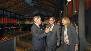 El presidente catalán, Artur Mas (centro), el alcalde de Barcelona, Xavier Trias, y la presidenta del Parlament, Nuria de Gispert, durante la inauguración del Centro Cultural Born.