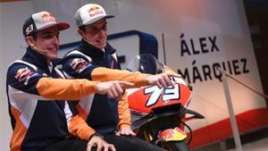 Los hermanos Márquez en la presentación de Álex como nuevo miembro de Repsol Honda. 