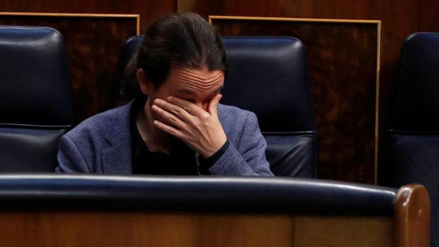 Iglesias y Montero dejan sus vacaciones en Asturias tras unas pintadas y &quot;presiones&quot; a un bar