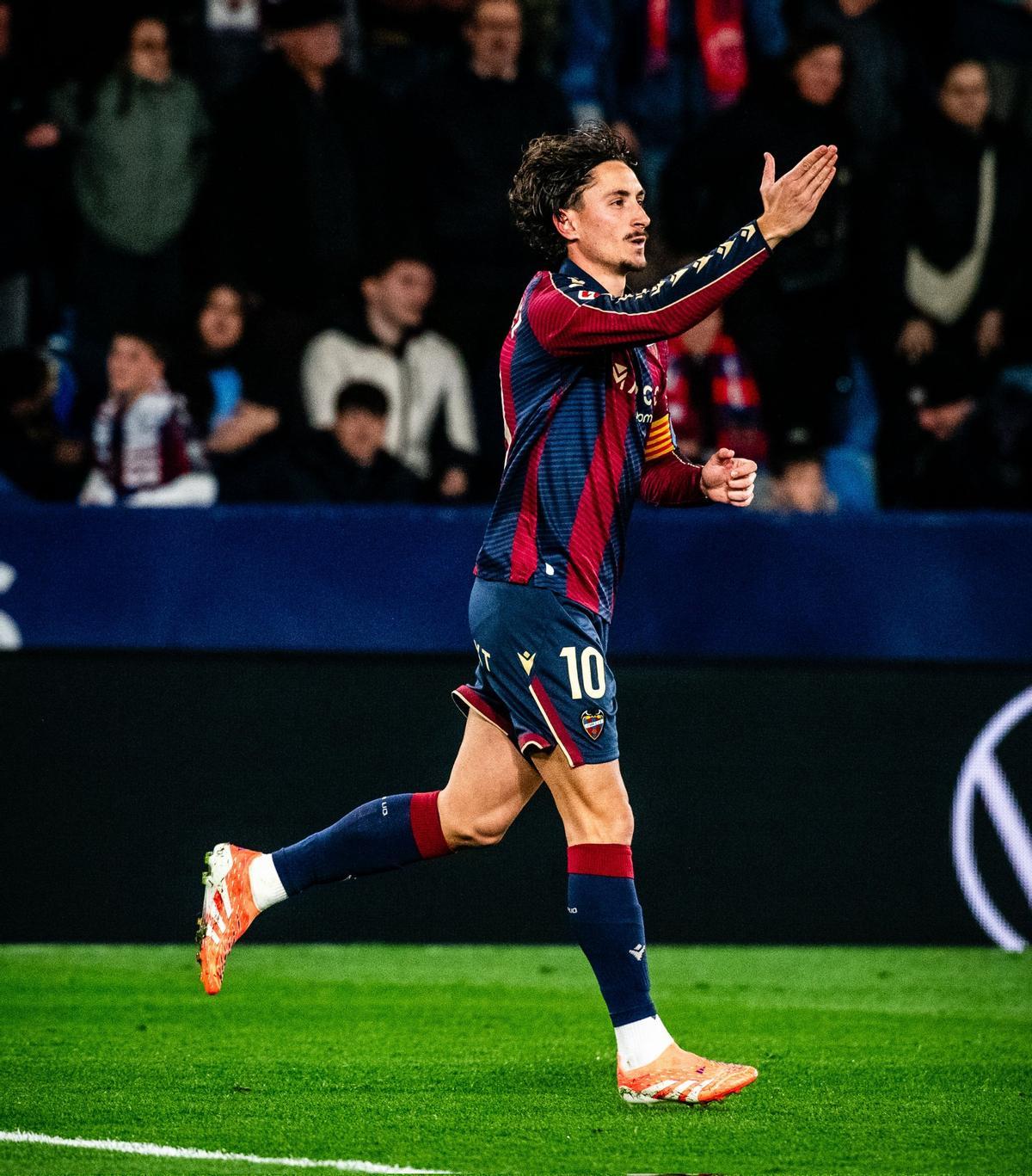 Pablo Martínez celebra su gol ante el Espanyol.