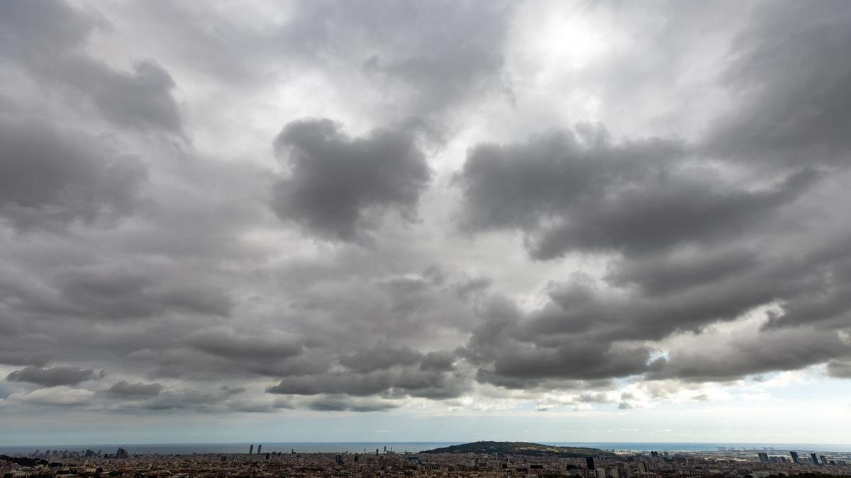 Nubes sobre Barcelona desde el mirador de Sarrià.